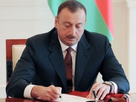 İlham Əliyev iki naziri təltif etdi