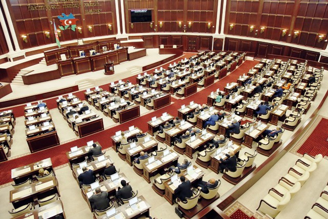 Parlamentin iki komissiyasının yeni tərkibi açıqlandı