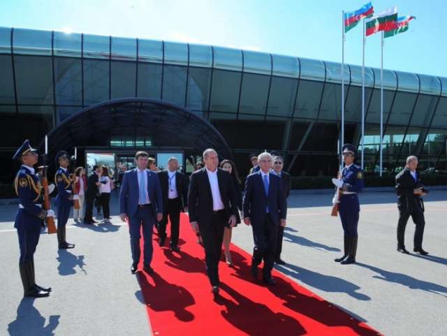 غادر الرئيس البلغاري من باكو