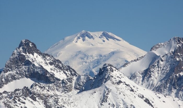 Russian rescuers launch search for missing American alpinist at Mount Elbrus