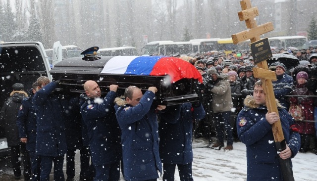 Türklərin vurduğu rus pilot dəfn edildi – FOTO  