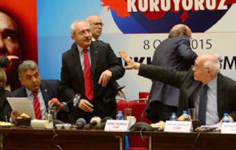 Shoe thrown on Turkish opposition leader