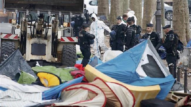 The Independent: «La police française vole les migrants»