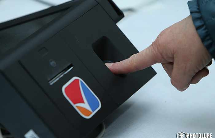 Le système électoral de Sarkissian: appareils défectueux, fraude électorale

