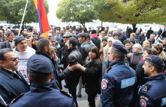 En Ereván protestan de nuevo