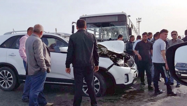 Bakıda növbəti avtobus qəzası, yaralılar var