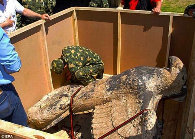 Uruguay to sell bronze eagle to raise money for its armed forces