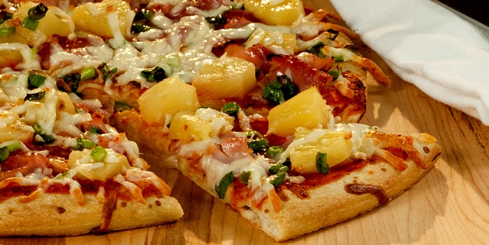 President of Iceland says he would ban pineapple on pizza if he could