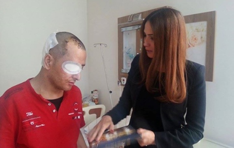 Deputat yaralı əsgərimizə baş çəkdi - Foto