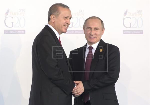 Turquía y Rusia anuncian un acuerdo de alto el fuego en toda Siria