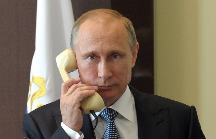 Premier entretien téléphonique entre Macron et Poutine