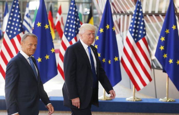 Trump reçu à Bruxelles par les dirigeants de l'UE, Juncker et Tusk