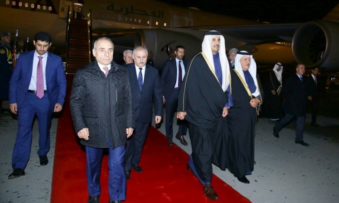 Emir of Qatar embarks on official visit to Azerbaijan