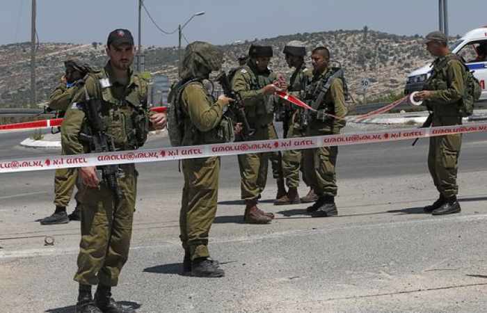 Un Palestinien poignarde trois Israéliens avant d'être abattu