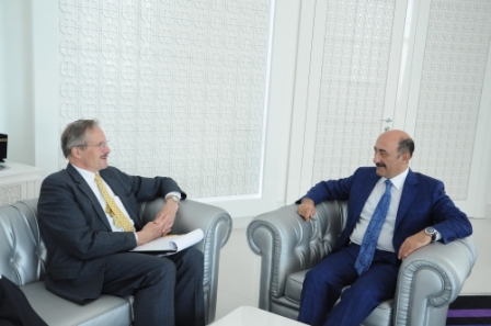 Əbülfəs Qarayev Robert Sekuta ilə görüşüb