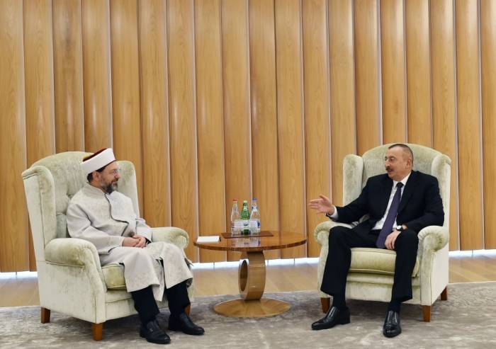 Ilham Aliyev admitió al ministro de Asuntos Religiosos.