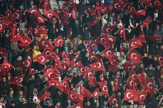 Pourquoi les supporteurs turcs ont sifflé la minute de silence?