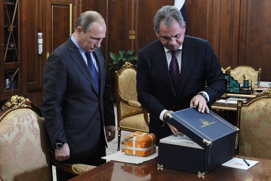 Poutine veut des «experts étrangers» pour examiner les boîtes noires de l’avion russe abattu