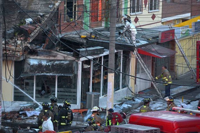 Plane crashes into Bogota bakery killing 5 people - VIDEO