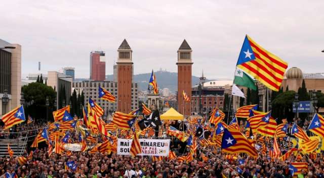 الحكومة الإسبانية تعقد اجتماعاً طارئاً حول كتالونيا