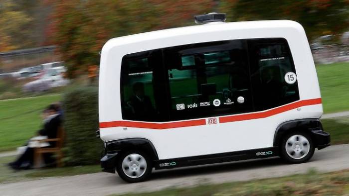 Erster autonomer Bus fährt im Nahverkehr