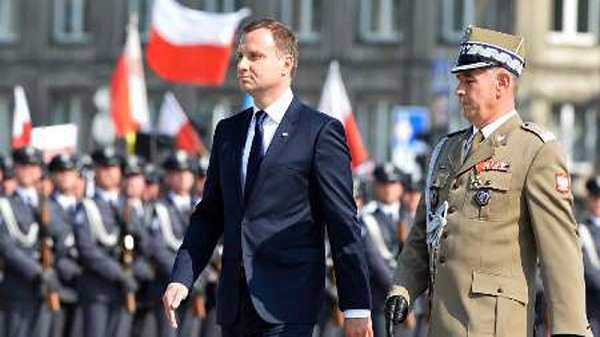 La Pologne prête à envoyer contre Daech quatre avions F-16