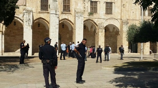 32 colons extrémistes ont pris d`assaut la mosquée Al-Aqsa