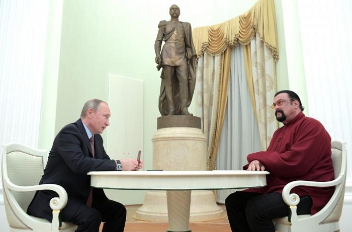 Putin presents Russian passport to Hollywood actor Seagal