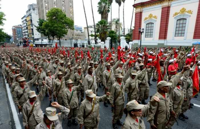 Venezuela: l'armée soutient Maduro avant une nouvelle manifestation