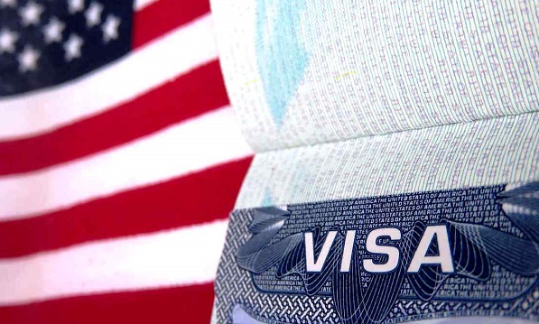 Trump s`apprête à limiter l`immigration et les visas
