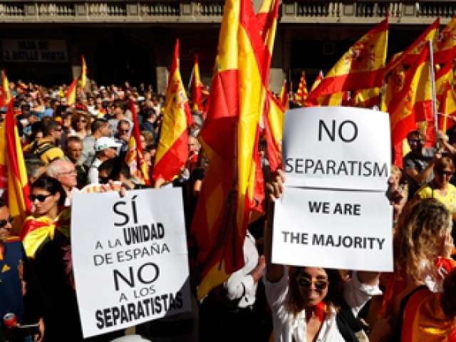 إقليم كاتالونيا يعلن اليوم خياره.. الانفصال أم البقاء ضمن اسبانيا؟