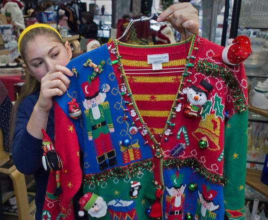 D’où vient la tradition du « pull moche de Noël » ?