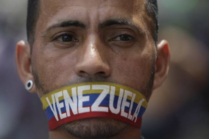 Venezuela: les journalistes agressés et volés par les militaires