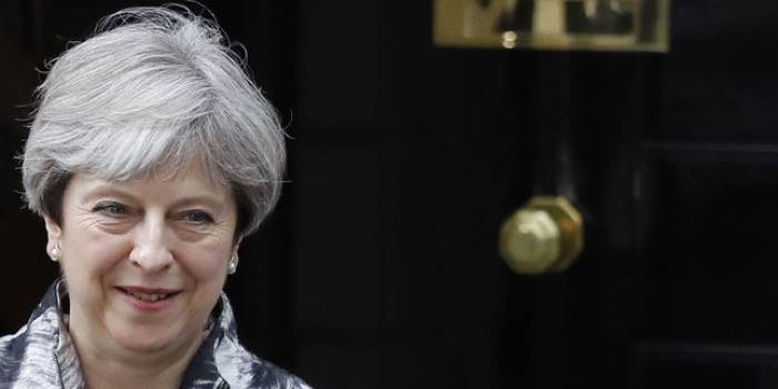 GB : "Je vais vous sortir du pétrin", assure May aux conservateurs