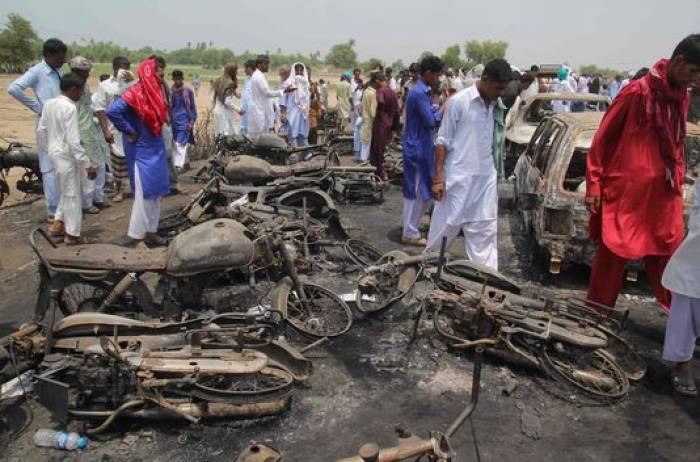 Pakistan: 190 morts dans l'incendie d'un camion citerne