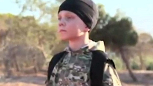 Un Britannique identifie son fils de 13 ans comme l`un des "baby killers" de Daesh