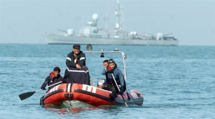 البحرية التونسية تنقذ 14 مهاجراً جزائرياً غير شرعي
