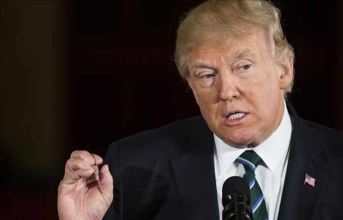 Trump tells Flynn to take immunity amid 'witch hunt'