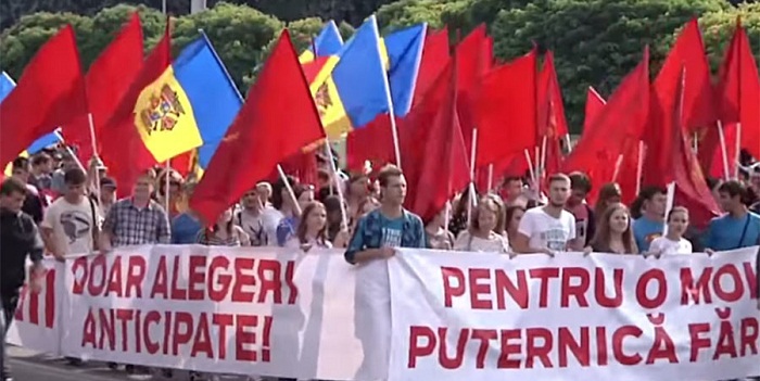 Tens of thousands protest in Moldova demanding govt resignation - VIDEO