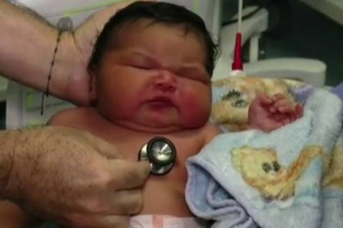 Isaac David est le plus gros bébé né en Colombie - VIDEO