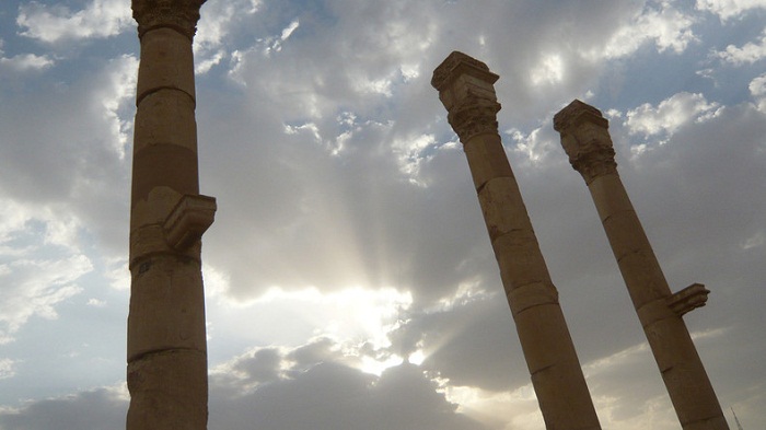 L`Etat islamique exécute trois personnes en faisant exploser des colonnes de Palmyre