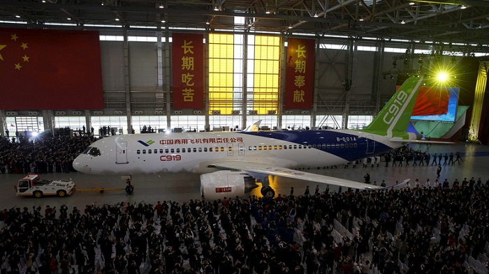 La Chine présente son premier avion pour concurrencer Airbus et Boeing