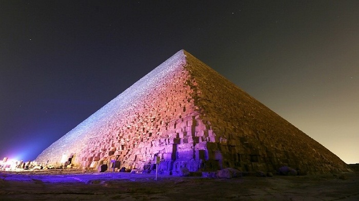 La pyramide de Khéops recèle-t-elle une chambre secrète ?