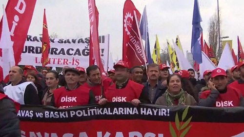 Turquie : un jour après la dispersion, les manifestants pro-kurdes reviennent dans les rues