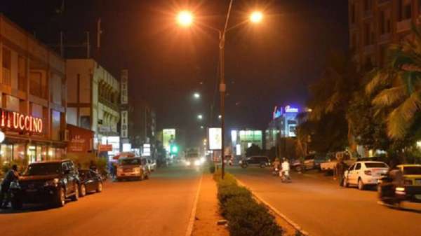 Burkina Faso: des terroristes toujours retranchés dans un hôtel touristique Burkina Faso: des terroristes toujours retranchés dans un hôtel touristique