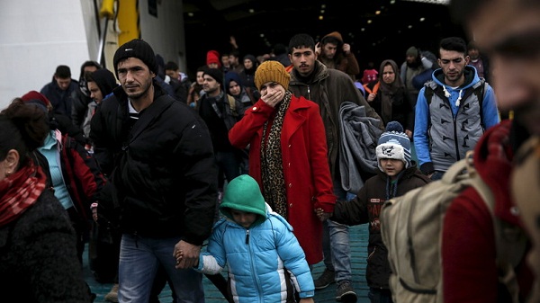 Cinq pays européens ordonnent à la Grèce d`arrêter le flux de migrants