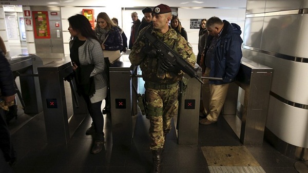 La présence d`un homme armé provoque l`évacuation de la gare centrale de Rome La présence d`un homme armé provoque l`évacuation de la gare centrale de Rome