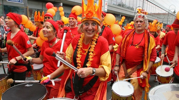 Carnaval en Allemagne: les migrants reçoivent des dépliants sur la façon de se comporter