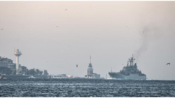Des navires de guerre russes ont traversé le détroit du Bosphore
