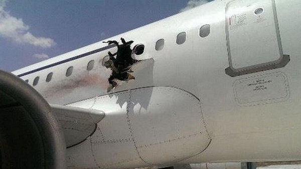 Somalie: les pilotes posent un Airbus malgré un trou dans la carlingue VIDEO